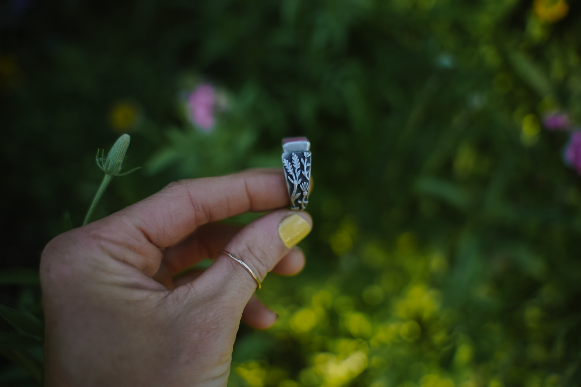 The Wildflower Fable Signet Ring ~ Size 7 ~ Slim Band